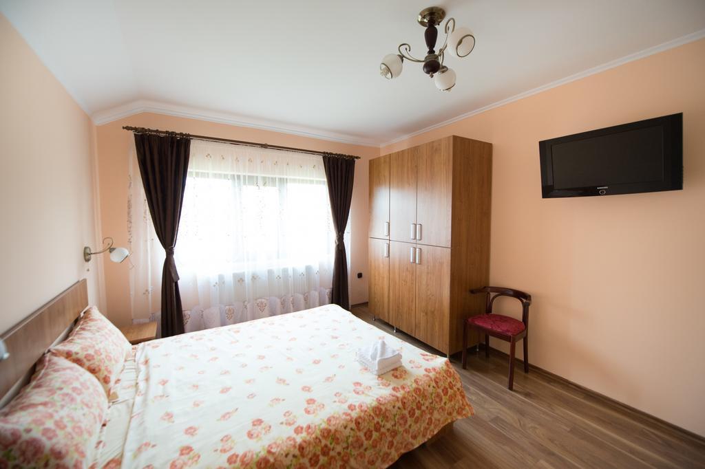 Casa Paveios Hotel Oradea Buitenkant foto