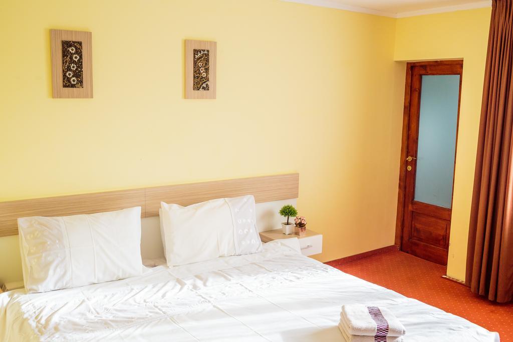 Casa Paveios Hotel Oradea Buitenkant foto