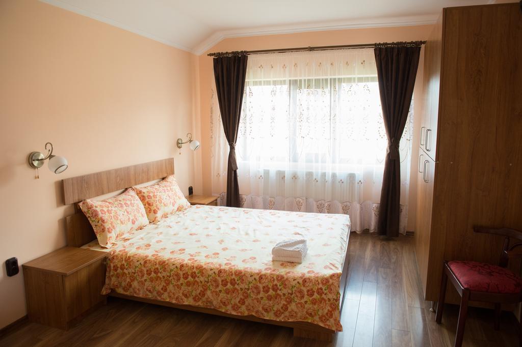 Casa Paveios Hotel Oradea Buitenkant foto